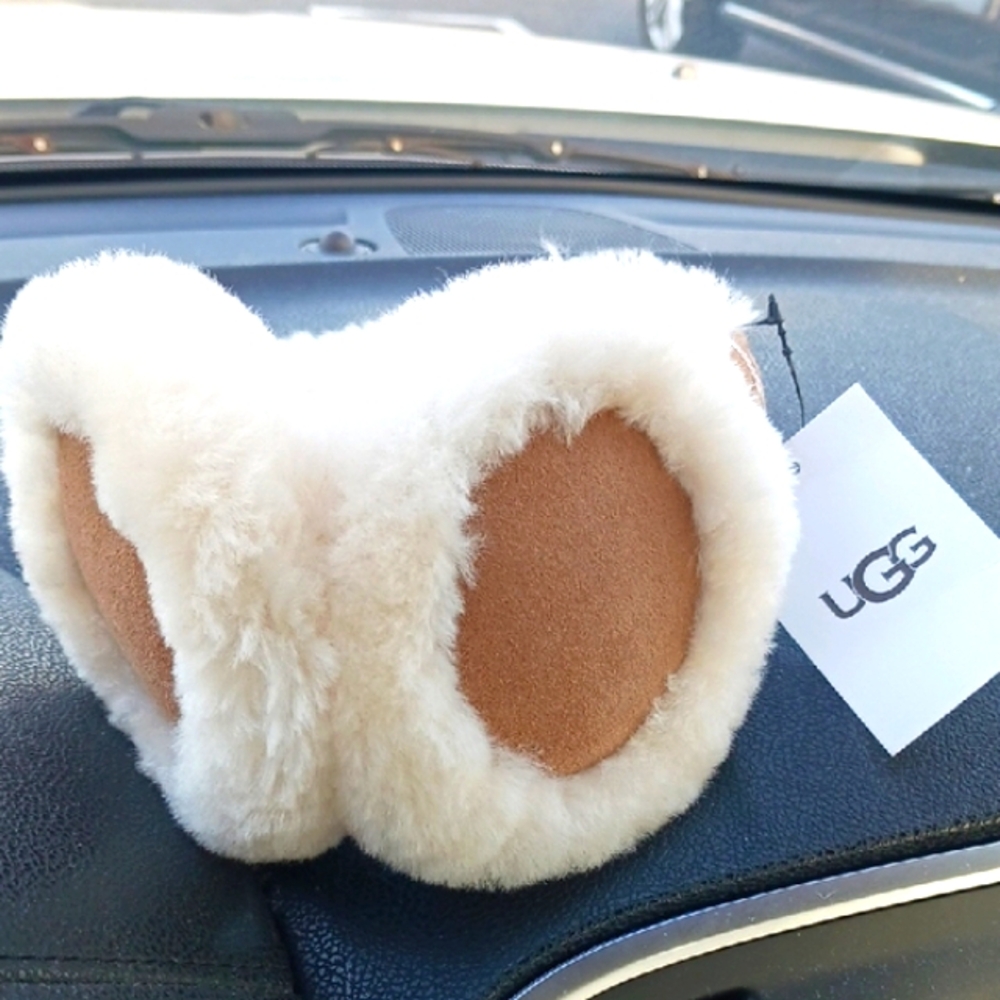 Gorgeous! ⚜️UGG⚜️ Cream and Tan Sheepskin Earmuffs - Picture 7 of 11